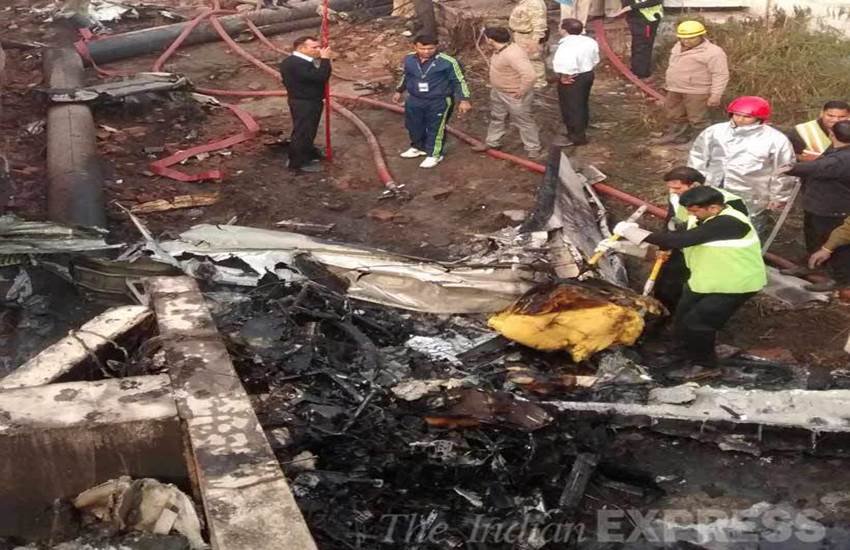 bsf news, delhi plane crash, BSF Super King plane, BSF plane crash, plane crash today, plane crash news, plane crash photos, plane crashes in Dwarka, बीएसएफ प्‍लेन क्रैश, प्‍लेन क्रैश, दिल्‍ली में विमान हादसा, बीएएसएफ विमान हादसा, विमान दुर्घटना