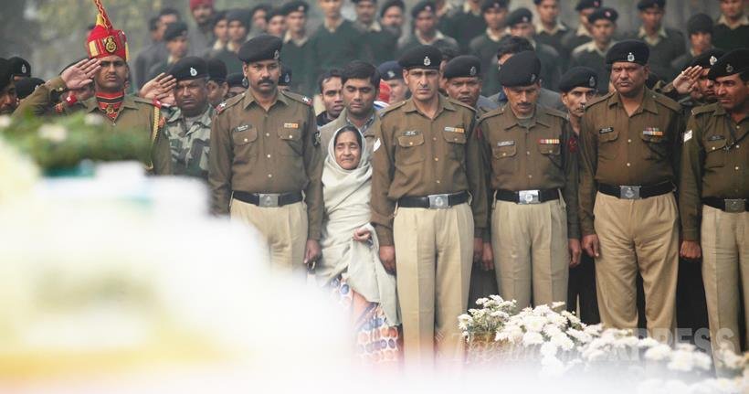 bsf plane crash, बीएसएफ प्‍लेन क्रैश, बीएसएफ विमान हादसा, बीएसएफ विमान, dwarka bsf plane crash, bsf plane crash tribute, bsf plane crash rajnath singh, safdarjung airport, delhi news, india news, latest news
