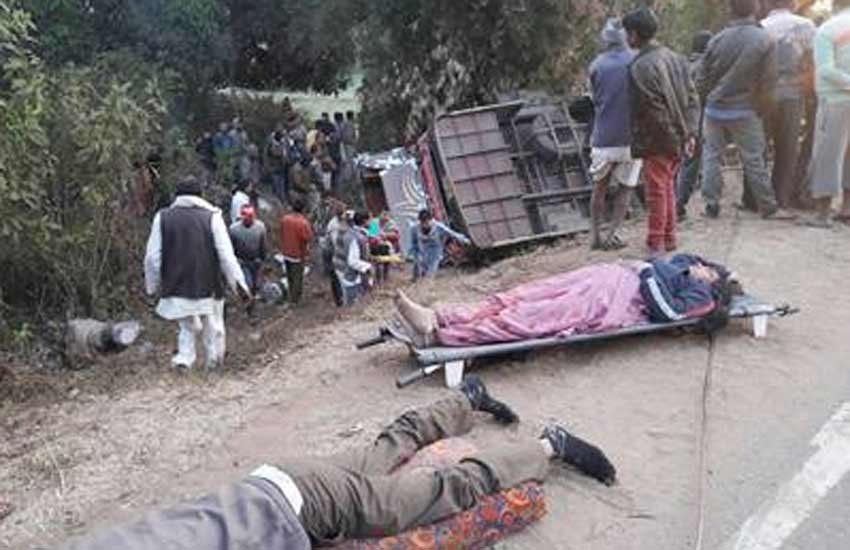 MP में बढ़ा हादसा, बारातियों से भरी बस पलटी, 15 की मौके पर मौत, 30 घायल