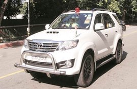 Prakash Javadekar, Prakash Javadekar SUV, Javadekar car, SAIL, Barsua mines, SUV, Environment Ministry, प्रकाश जावड़ेकर, एसयूपी, पर्यावरण मंत्री, जावड़ेकर ने मंगाई एसयूवी