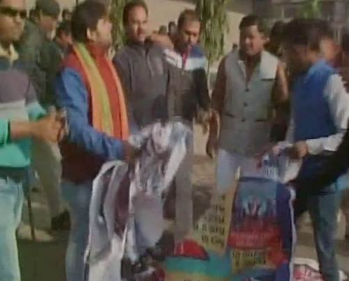 दिलवाले, बाजीराव मस्‍तानी, दिलवाले फिल्‍म, बाजीराव मस्‍तानी प्रदर्शन, संजय लीला भंसाली, दिलवाले प्रदर्शन, शाहरुख खान असहिष्‍णुता, काशीबाई, पेशवा वंशज प्रदर्शन, dilwale protest, bajirao mastani protest, dilwale, bajirao mastani, bajirao mastani review, dilwale review