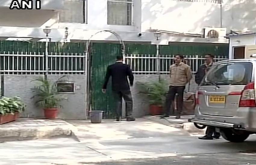 CBI raids Arvind Kejriwal, Arvind Kejriwal office, cbi raid, kejriwal news, aap, Kejriwal’s secretary, secretary Ashish Joshi, Rajendra Kumar, Ashok, सीबीआई रेड, अरविंद केजरीवाल, आप, प्रिंसिपल, सेक्रेटरी, आशीष जोशी, केजरीवाल दफ्तर, ऑफिस पर छापा