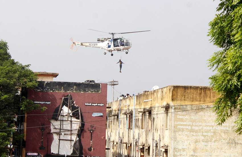 चेन्नई में राहत और बचाव कार्य के लिए बड़ी संख्या में हेलिकॉप्टर भी जुटे हैं। फोटो-एजेंसी