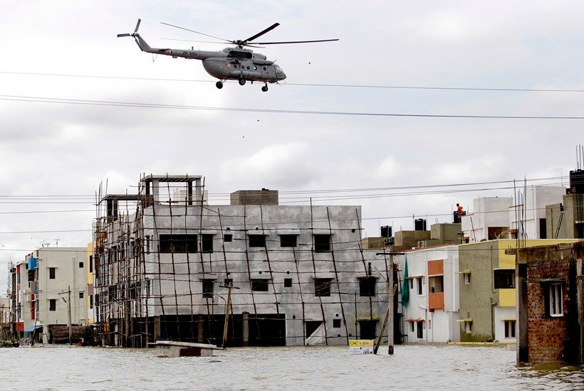 Army personnel flood relief operation , Flood in chennai, Heavy Rain in tamil, Indian coast guard, latest news on tamil flood, Indian army, chennai heavy rain images, latest news on chennai rai