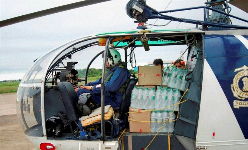 Army personnel flood relief operation , Flood in chennai, Heavy Rain in tamil, Indian coast guard, latest news on tamil flood, Indian army, chennai heavy rain images, latest news on chennai rai