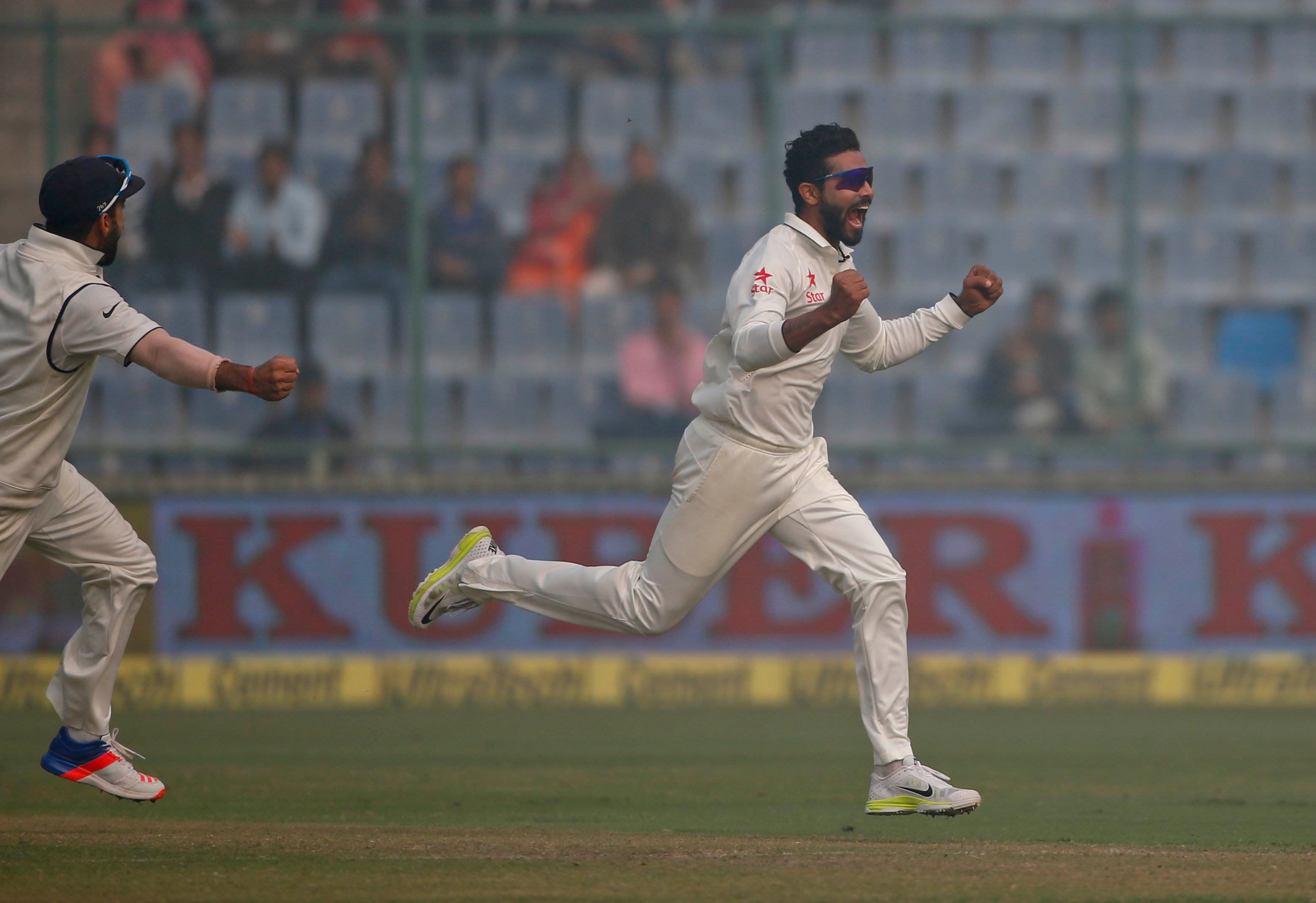 india vs south africa, live cricket score, ravindra Jadeja, hashim Amla, cricket photos, 4th test pics, हाशिम अमला, रविंद्र जडेजा, चौथा टेस्‍ट, भारत दक्षिण अफ्रीका, क्रिकेट फोटोज