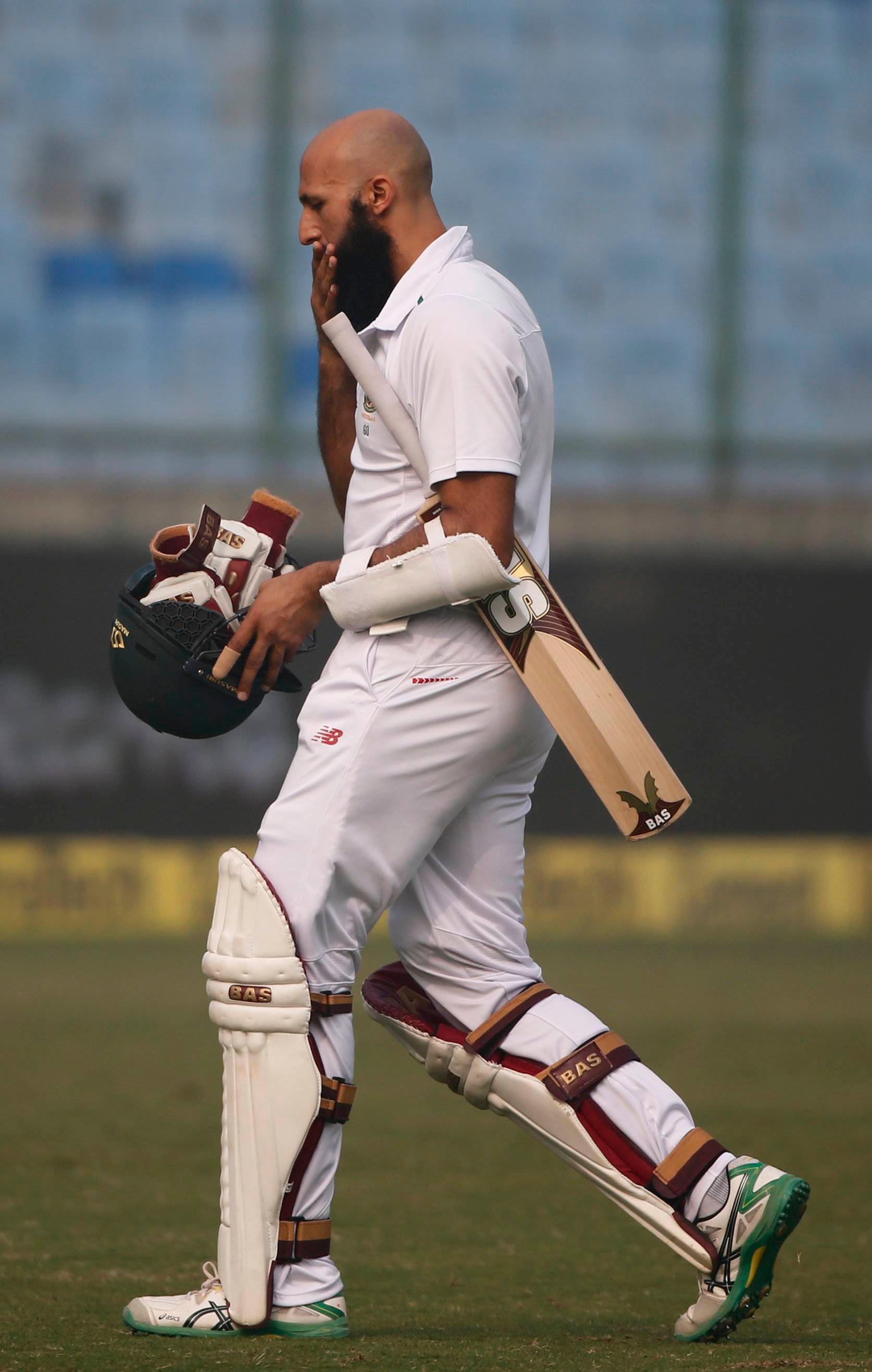 india vs south africa, live cricket score, ravindra Jadeja, hashim Amla, cricket photos, 4th test pics, हाशिम अमला, रविंद्र जडेजा, चौथा टेस्‍ट, भारत दक्षिण अफ्रीका, क्रिकेट फोटोज