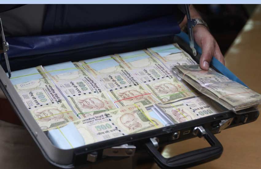10 big changes in new year 2016 in india, big changes india 2016, 1st january 2016, new year 2016, new year changes, mtnl free roaming, lpg subcidy, pan card mandatory, sbi loans, group c and d interview, नए साल में दस बड़े बदलाव, 2016 बड़े बदलाव,