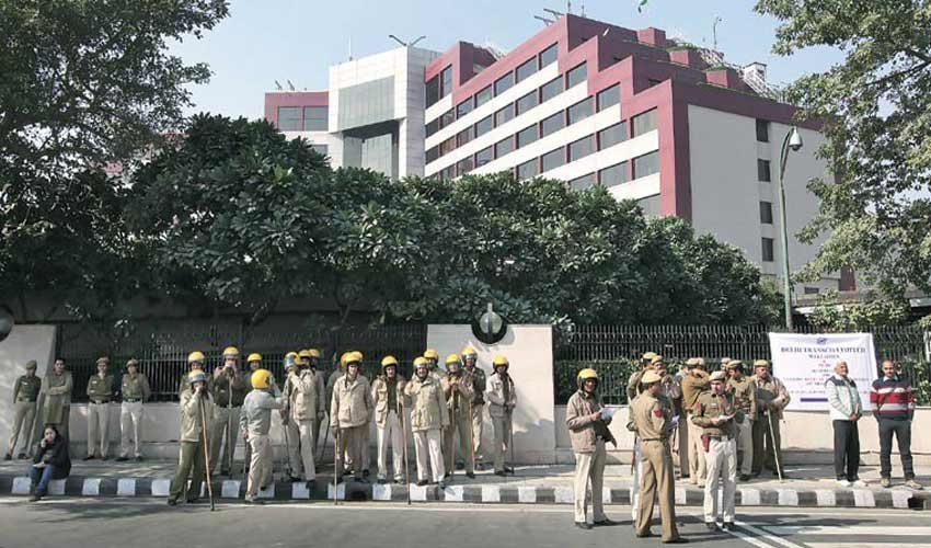 अरविंद केजरीवाल, केजरीवाल सीबीआई, केजरीवाल सीबीआई छापा, दिल्‍ली सचिवालय छापा, केजरीवाल दफ्तर छापा, राजेंद्र कुमार रेड, सीबीआई रेड, Arvind Kejriwal, CBI raid, Kejriwal CBI raid, CM kejriwal, kejriwal office raid, Explained