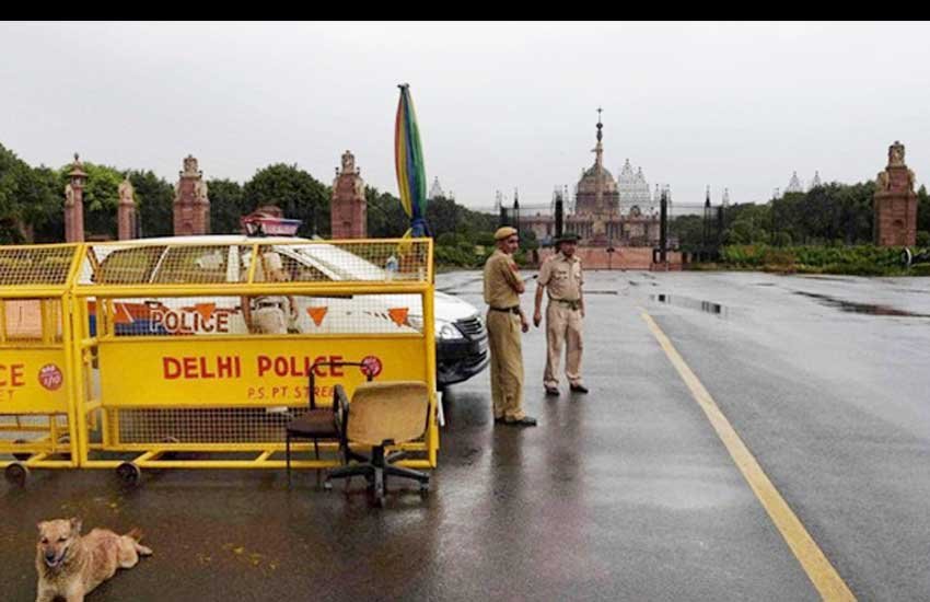 सावधान: आतंकियों के निशाने पर है दिल्ली, घुसपैठ की साजिश का खुलासा होते ही High Alert सावधान: आतंकियों के निशाने पर है दिल्ली, घुसपैठ की साजिश का खुलासा होते ही High Alert