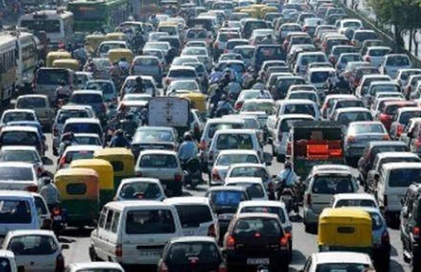 कारों की दीवानी दिल्ली