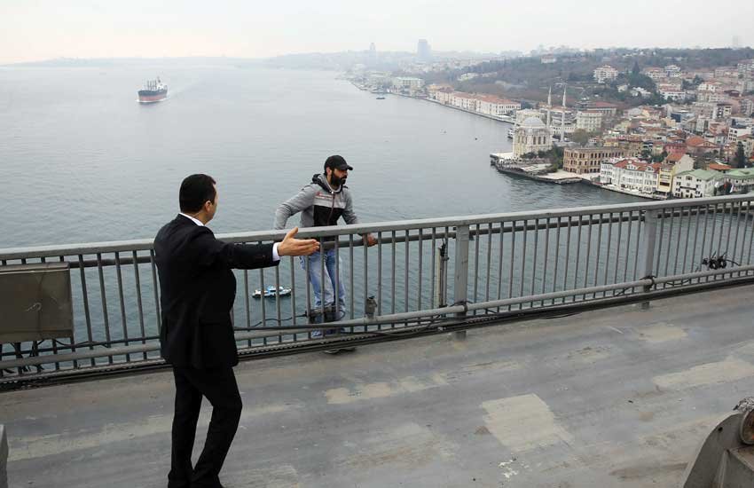 Recep Tayyip Erdoğan,Turkey,World news, Turkish President Recep Tayyip Erdogan, bridge in Istanbul, suiciude attempt, तुर्की राष्‍ट्रपति, तुर्की आत्‍महत्‍या राष्‍ट्रपति, रीजीप ताइप अर्दवान, तुर्की खबर, इस्‍तांबुल ब्रिज, तुर्की राष्‍ट्रपति सुसाइड, Erdogan's motorcade, Bosphorus Bridge