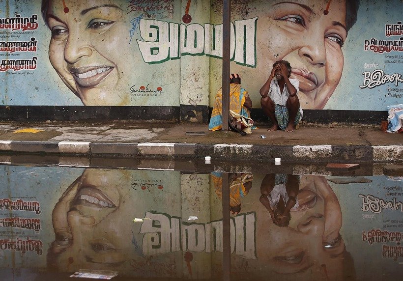 Photos Of The Year, Vladimir Putin workout, Mark Zuckerberg daughter, Barack Obama selfie, photo gallery of the year, picture of Jayalalithaa, Brazil President, Dilma Rousseff, German Chancellor, Angela Merkel, US President, Barack Obama, Charlie Hebdo shootings, Rohingya Bangladeshi migrants, Palestinian protester, nepal Earthquake, 100 lashes, Hungarian police, Syrian refugee, French President, Francois Hollande, रूसी राष्‍ट्रपति, व्‍लादिमिर पुतिन, बराक ओबामा, जयललिता, सीरियाई शरणार्थी, एंजेला मर्केल, 2015 की तस्‍वीरें, बेहतरीन तस्‍वीरें