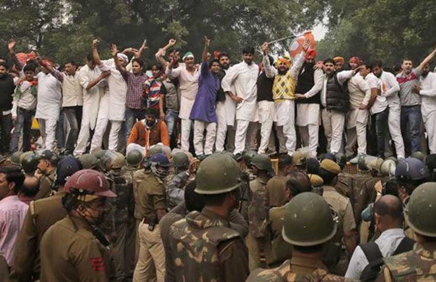 देश में असहिष्णुता बढ़ने के खिलाफ दिल्ली में प्रदर्शन करते यूथ कांग्रेस के नेता (Photo-PTI File Pic)