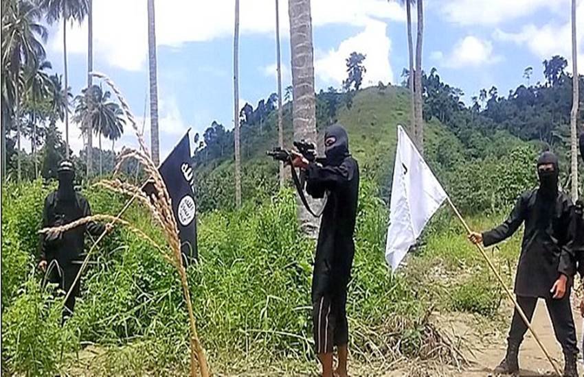 isis, isis news, isis video, isis propaganda, isis secret training camp, terrorism, terror outfit, आईएसआईएस, इस्‍लामिक स्‍टेट, आतंकवाद, आईएस, आईएसआईएस वीडियो, प्रोपेगेंडा वीडियो, फिलीपींस, ट्रेन कैंप, आतंकी ट्रेन कैंप