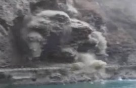 Manali landslide, National Highway, Highway blocked, Kiratpur-Manali National Highway, Mandi, भूस्‍खलन, पहाड़ दरका, मंडी, मनाली हाई-वे, पहाड़ गिरा, भूस्‍खलन, पहाड़ खिसका