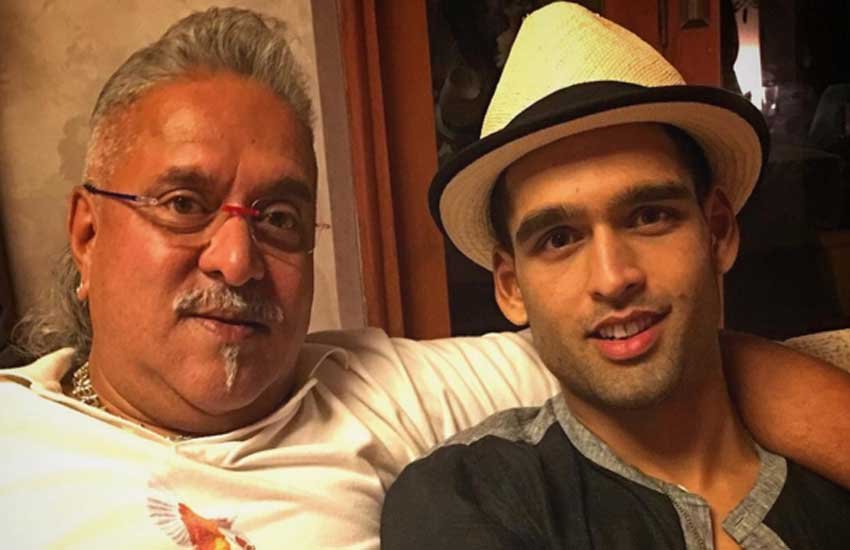 Sidharth Mallya, Sophie Choudry, सिद्धार्थ माल्‍या, विजय माल्‍या, सोफी चौधरी, माल्‍या एक्‍ट्रेस, फोटो गैलरी, विजय माल्‍या फोटोज, christmus party, Sid Mallya and Sophie Choudry