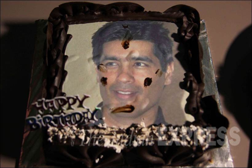 मनीष मल्‍होत्रा के बर्थडे केक का डिजाइन भी बेहद अलग था। केक पर खुद मनीष की तस्‍वीर बनी थी। (फोटो-वरिंदर चावला)