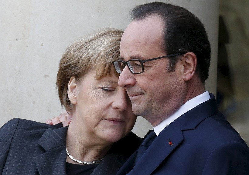 Photos Of The Year, Vladimir Putin workout, Mark Zuckerberg daughter, Barack Obama selfie, photo gallery of the year, picture of Jayalalithaa, Brazil President, Dilma Rousseff, German Chancellor, Angela Merkel, US President, Barack Obama, Charlie Hebdo shootings, Rohingya Bangladeshi migrants, Palestinian protester, nepal Earthquake, 100 lashes, Hungarian police, Syrian refugee, French President, Francois Hollande, रूसी राष्‍ट्रपति, व्‍लादिमिर पुतिन, बराक ओबामा, जयललिता, सीरियाई शरणार्थी, एंजेला मर्केल, 2015 की तस्‍वीरें, बेहतरीन तस्‍वीरें