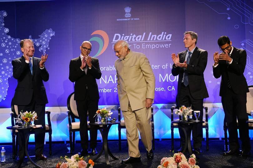 अमेरिका के सेन जोस में डिजिटल इंडिया और डिजिटल टेक्नोलॉजी डिनर कार्यक्रम के दौरान प्रधानमंत्री नरेंद्र मोदी के साथ माइक्रोसॉफ्ट के सीईओ सत्य नडेला (बाएं से दूसरे), सिस्को के एग्जक्यूटिव चेयरमैन जॉन टी चेम्बर, क्वॉलकॉम के चेयरमैन पॉल ई जैकब्स और गूगल के सीईओ सुंदर पिचाई (दाएं)।