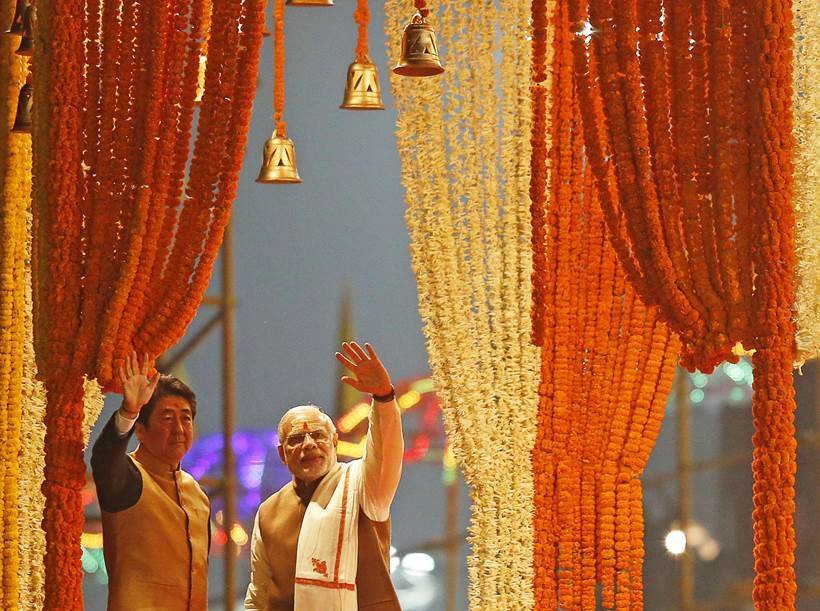 वाराणसी मोदी आबे, मोदी आबे, दशाश्वमेध घाट, गंगा आरती, मोदी जापानी पीएम, Shinzo Abe, Narendra modi, varanasi, abe in varanasi, abe varanasi visit, Dashashwamedh Ghat, Abe ganga arati, Modi abe varanasi visit, abe modi varanasi visit, japan pm varanasi, modi abe varanasi photos, abe varanasi photos, latest news, varanasi photos