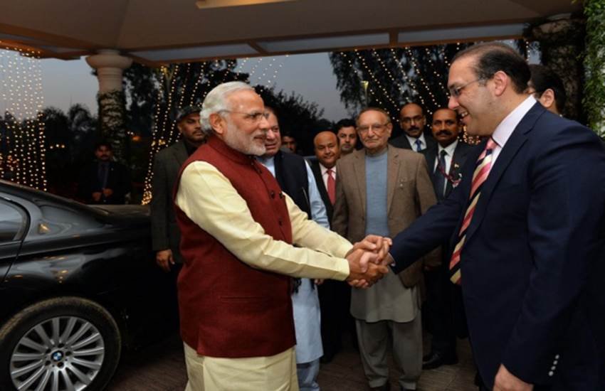 pm modi, surprize visit, modi in lahore, modi sharif, indian pakistan, narendra modi news, मोदी नवाज, भारत पाकिस्‍तान, नवाज शरीफ, नरेंद्र मोदी, पाकिस्‍तान दौरा, सरप्राइज विजिट, pakistan visit pics, modi sharif pics
