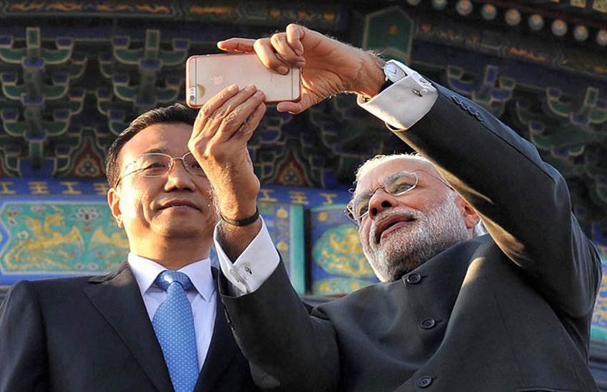 pm modi, narendra modi, narendra modi news, modi nawaz, modi pakistan visit, surprise pakistan, modi surprise, नरेंद्र मोदी, सरप्राइज विजिट, पाकिस्‍तान दौरान, मोदी नवाज, पीएम मोदी, मोदी पाकिस्‍तान, भारत पाकिस्‍तान