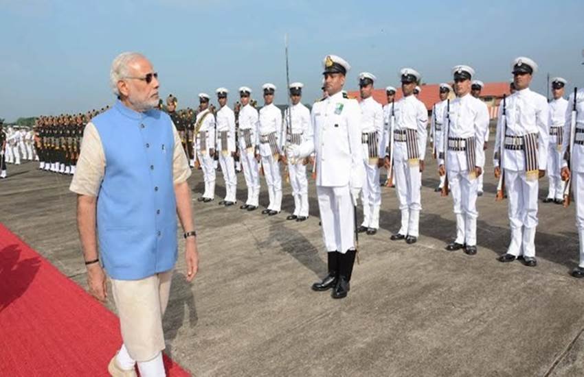 combined commanders, commanders conference, INS Vikramaditya, Dalbir Singh, Admiral R K Dhowan, Air Staff Marshal Arup Raha, नरेंद्र मोदी, आरके धवन, नरेंद्र मोदी, कम्‍बाइंड कमांडर्स कॉन्‍फ्रेंस, दलबीर सिंह, आईएएनएस विक्रमादित्‍य