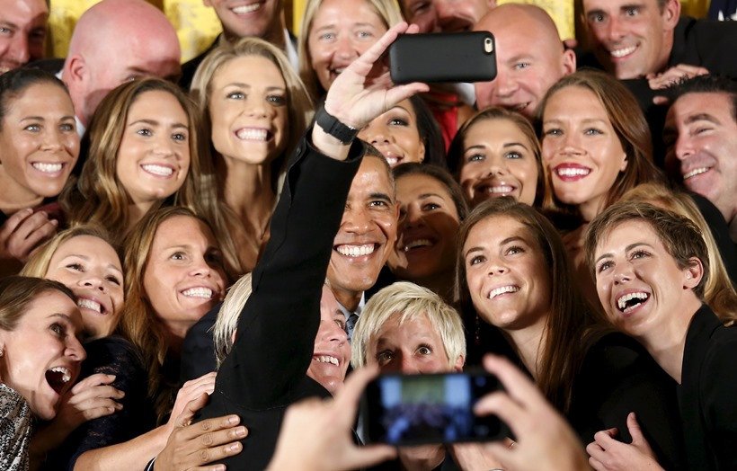 Photos Of The Year, Vladimir Putin workout, Mark Zuckerberg daughter, Barack Obama selfie, photo gallery of the year, picture of Jayalalithaa, Brazil President, Dilma Rousseff, German Chancellor, Angela Merkel, US President, Barack Obama, Charlie Hebdo shootings, Rohingya Bangladeshi migrants, Palestinian protester, nepal Earthquake, 100 lashes, Hungarian police, Syrian refugee, French President, Francois Hollande, रूसी राष्‍ट्रपति, व्‍लादिमिर पुतिन, बराक ओबामा, जयललिता, सीरियाई शरणार्थी, एंजेला मर्केल, 2015 की तस्‍वीरें, बेहतरीन तस्‍वीरें