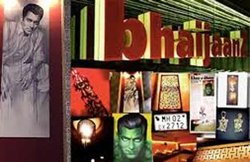 सलमान की रिहाई की खुशी में एक रेस्टोरेंट ने दिया 99% बिल भरने की छूट का ऑफर