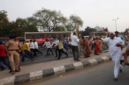 BJP office attacked, mehsana BJP office attacked, patel agitation, patel protesters, stone pelting bjp office, बीजेपी दफ्तर हमला, मेहसाणा बीजेपी दफ्तर हमला, बीजेपी दफ्तर पटेल प्रदर्शनकारी, पटेल आंदोलन, पाटीदार आंदोलन, mayur patel, modi home district