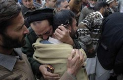 पाक ने किया पेशावर कत्लेआम के मासूमों को नम आंखों से याद