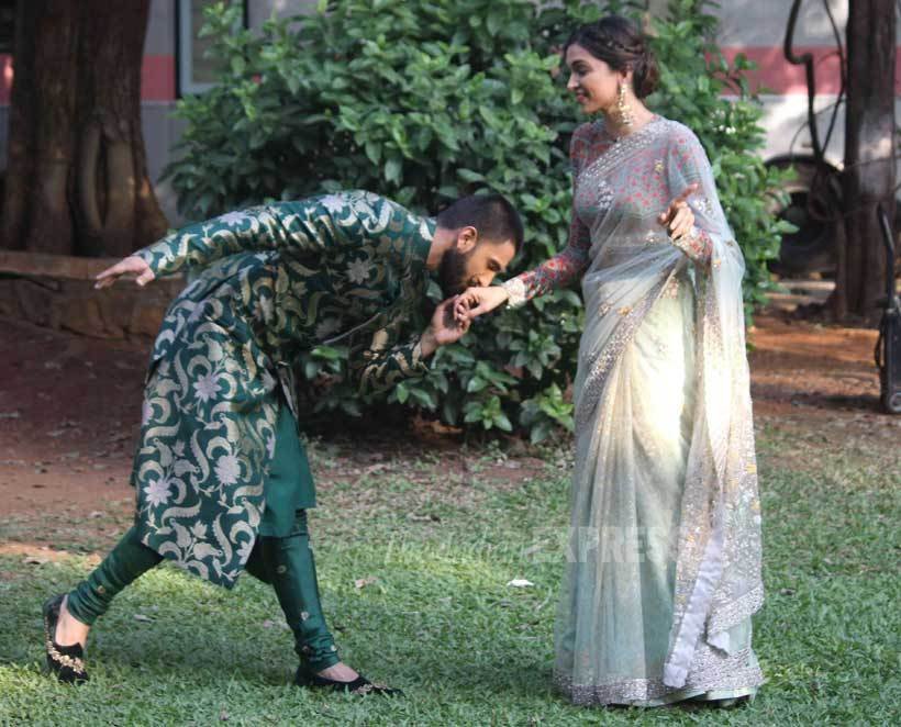 Ranveer singh, Swaragini tv show, Deepika padukon, deepika-ranveer latest photos, bollywood gallery, ranveer kiss to deepika, bajirao mastani, helly shah