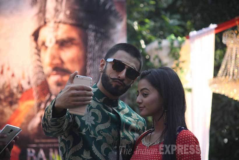 Ranveer singh, Swaragini tv show, Deepika padukon, deepika-ranveer latest photos, bollywood gallery, ranveer kiss to deepika, bajirao mastani, helly shah