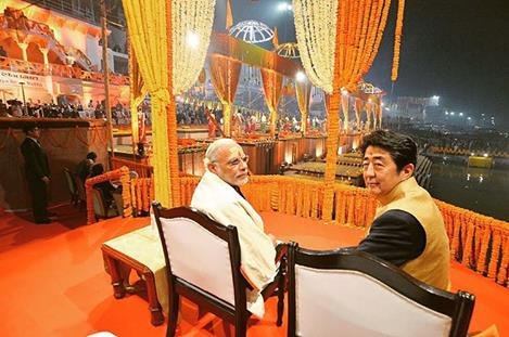 वाराणसी मोदी आबे, मोदी आबे, दशाश्वमेध घाट, गंगा आरती, मोदी जापानी पीएम, Shinzo Abe, Narendra modi, varanasi, abe in varanasi, abe varanasi visit, Dashashwamedh Ghat, Abe ganga arati, Modi abe varanasi visit, abe modi varanasi visit, japan pm varanasi, modi abe varanasi photos, abe varanasi photos, latest news, varanasi photos