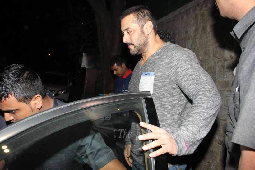 salman khan, Salman Khan autorickshaw, SALMAN KHAN BIRTHDAY WEEK, Nikhil Dwivedi, sohail khan birthday, salim khan, salman family, arpita, salman pics, सलमान खान, निखिल दि्वेदी, सलमान फैमिली, ऑटो रिक्‍शा, ऑटो में सलमान, सोहेल खान बर्थडे