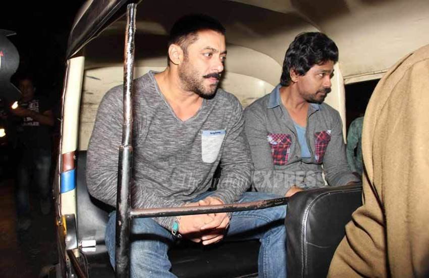 salman khan, Salman Khan autorickshaw, SALMAN KHAN BIRTHDAY WEEK, Nikhil Dwivedi, sohail khan birthday, salim khan, salman family, arpita, salman pics, सलमान खान, निखिल दि्वेदी, सलमान फैमिली, ऑटो रिक्‍शा, ऑटो में सलमान, सोहेल खान बर्थडे