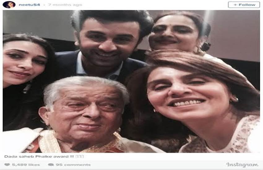 bollywood Star Selfies, Best Selfies of 2015, Selfies 2015, amitabh bachchan selfie, shahrukh khan selfie, ranbir kapoor family selfie, hritik roshan selfie, deepika padukone selfie, vin diesel selfie with deepika, दीपिका पादुकोण, विन डीजल, अमिताभ बच्‍चन, रणबीर कपूर, बॉलीवुड स्‍टार्स की सेल्‍फी, रितिक रोशन सेल्‍फी
