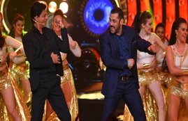 शाहरुख खान, सलमान खान, बिग बॉस 9, बॉलीवुड गैलरी, शाहरुख सलमान बिग बॉस 9, salman and shahrukh big boss 9, big boss 9, bis boss, salman and shahrukh, salman khan, shahrukh khan,