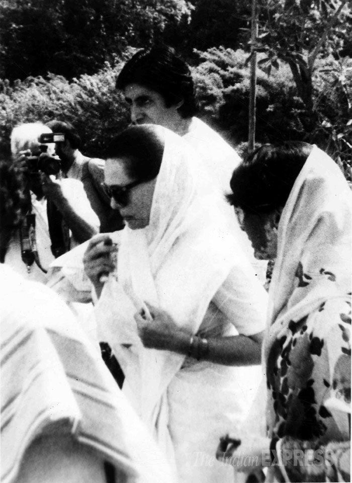 Sonia gandhi birthday, Indra gandhi, Rajiv Gandhi, congress president sonia gandhi, sonia gandhi birthday gallary