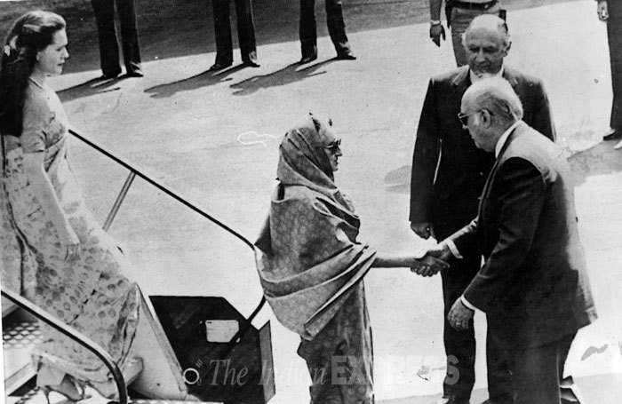 Sonia gandhi birthday, Indra gandhi, Rajiv Gandhi, congress president sonia gandhi, sonia gandhi birthday gallary
