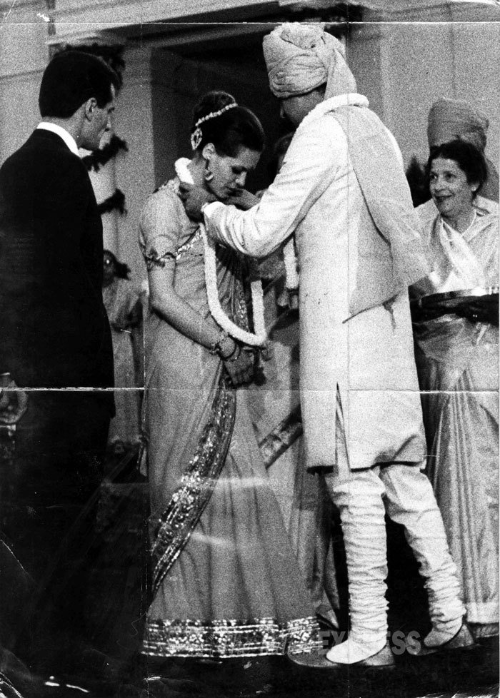 Sonia gandhi birthday, Indra gandhi, Rajiv Gandhi, congress president sonia gandhi, sonia gandhi birthday gallary