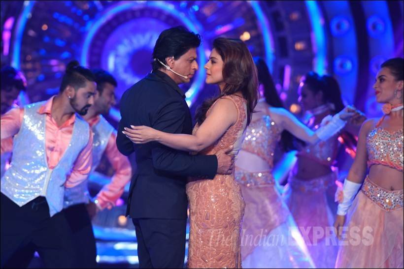 salman khan, shah rukh khan, bigg boss, bigg boss 9, salman, shah rukh, srk, kajol, salman shah rukh khan, salman khan shah rukh khan, salman khan shah rukh khan pic, salman srk pics, salman khan bigg boss pics, shah rukh khan bigg boss pics, shah rukh khan photos bigg boss, entertainment, bollywood, bigg boss pictures, shah rukh khan in bigg boss house