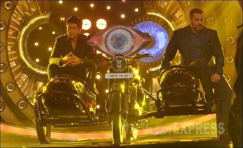 salman khan, shah rukh khan, bigg boss, bigg boss 9, salman, shah rukh, srk, kajol, salman shah rukh khan, salman khan shah rukh khan, salman khan shah rukh khan pic, salman srk pics, salman khan bigg boss pics, shah rukh khan bigg boss pics, shah rukh khan photos bigg boss, entertainment, bollywood, bigg boss pictures, shah rukh khan in bigg boss house