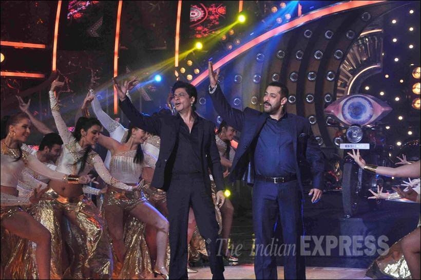 salman khan, shah rukh khan, bigg boss, bigg boss 9, salman, shah rukh, srk, kajol, salman shah rukh khan, salman khan shah rukh khan, salman khan shah rukh khan pic, salman srk pics, salman khan bigg boss pics, shah rukh khan bigg boss pics, shah rukh khan photos bigg boss, entertainment, bollywood, bigg boss pictures, shah rukh khan in bigg boss house