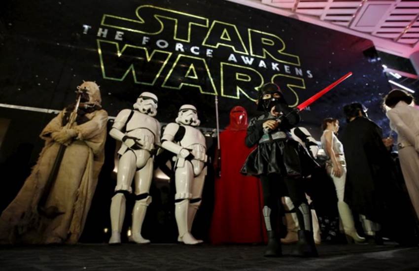 star wars the force awakens, star wars, star wars billion, star wars pics, Billion dollar baby, box office, Hollywood film, box office collection, स्‍टार वार्स, एक अरब डॉलर, हॉलीवुड फिल्‍म, hollywood news in hindi, latest hindi news, hindi news, star wars pics