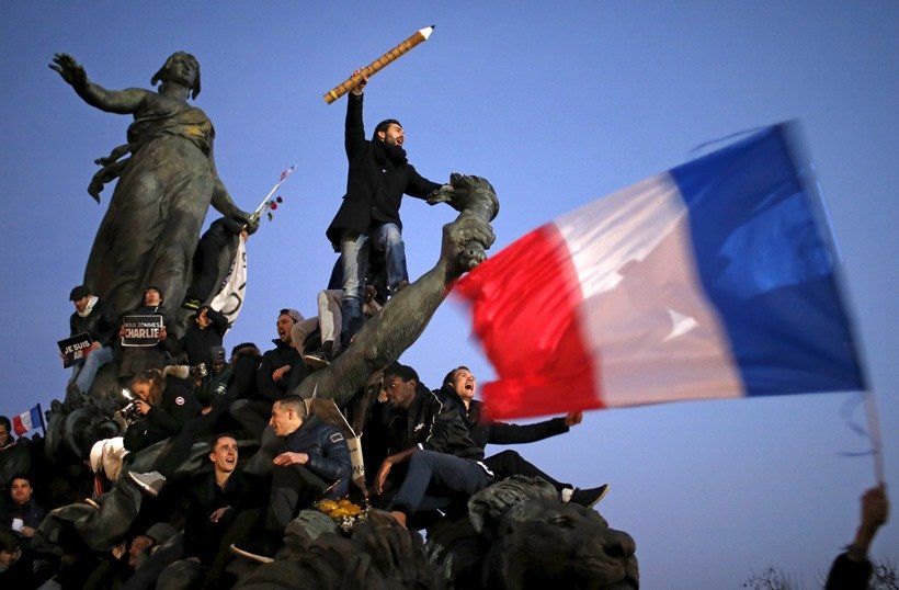 Photos Of The Year, Vladimir Putin workout, Mark Zuckerberg daughter, Barack Obama selfie, photo gallery of the year, picture of Jayalalithaa, Brazil President, Dilma Rousseff, German Chancellor, Angela Merkel, US President, Barack Obama, Charlie Hebdo shootings, Rohingya Bangladeshi migrants, Palestinian protester, nepal Earthquake, 100 lashes, Hungarian police, Syrian refugee, French President, Francois Hollande, रूसी राष्‍ट्रपति, व्‍लादिमिर पुतिन, बराक ओबामा, जयललिता, सीरियाई शरणार्थी, एंजेला मर्केल, 2015 की तस्‍वीरें, बेहतरीन तस्‍वीरें