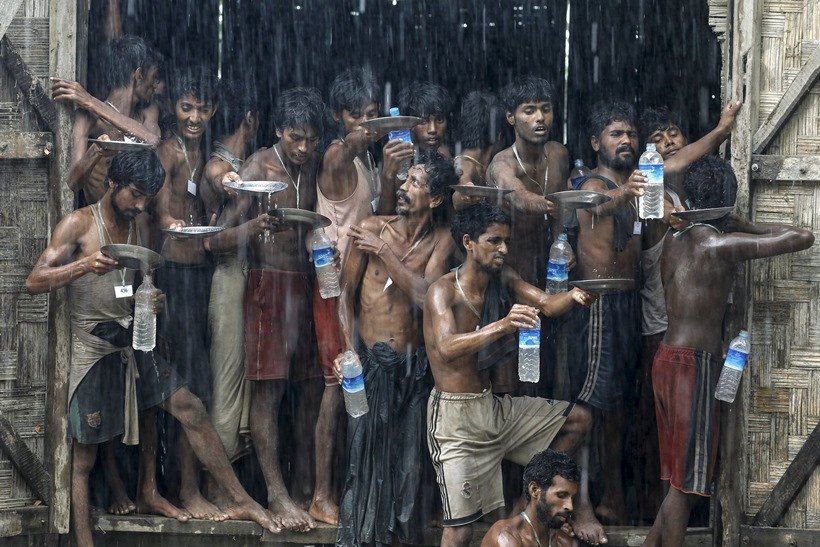 Photos Of The Year, Vladimir Putin workout, Mark Zuckerberg daughter, Barack Obama selfie, photo gallery of the year, picture of Jayalalithaa, Brazil President, Dilma Rousseff, German Chancellor, Angela Merkel, US President, Barack Obama, Charlie Hebdo shootings, Rohingya Bangladeshi migrants, Palestinian protester, nepal Earthquake, 100 lashes, Hungarian police, Syrian refugee, French President, Francois Hollande, रूसी राष्‍ट्रपति, व्‍लादिमिर पुतिन, बराक ओबामा, जयललिता, सीरियाई शरणार्थी, एंजेला मर्केल, 2015 की तस्‍वीरें, बेहतरीन तस्‍वीरें