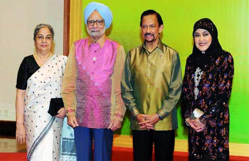 Sultan of Brunei, Hassanal Bolkiah, bans Christmas, Muslims, Beverly Hills Hotel, anti gay Sharia Penal Code, Christmas celebrations, ब्रुनेई सुल्‍तान, हसन अल बोल्कियाह, क्रिसमस बैन, क्रिसमस पर पाबंदी, मुस्लिम