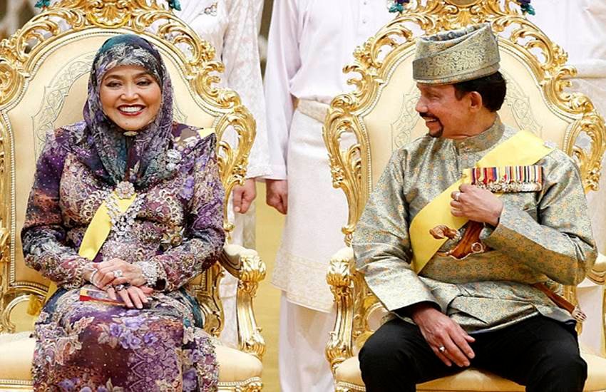 Sultan of Brunei, Hassanal Bolkiah, bans Christmas, Muslims, Beverly Hills Hotel, anti gay Sharia Penal Code, Christmas celebrations, ब्रुनेई सुल्‍तान, हसन अल बोल्कियाह, क्रिसमस बैन, क्रिसमस पर पाबंदी, मुस्लिम